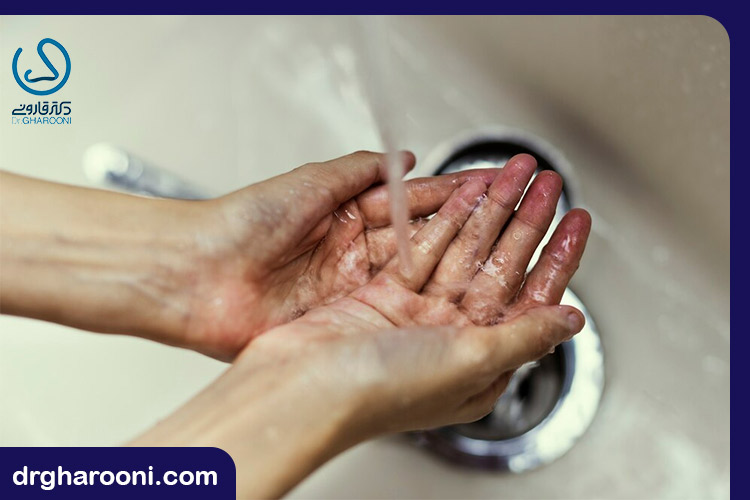 عدم دست زدن به بینی با دست آلوده